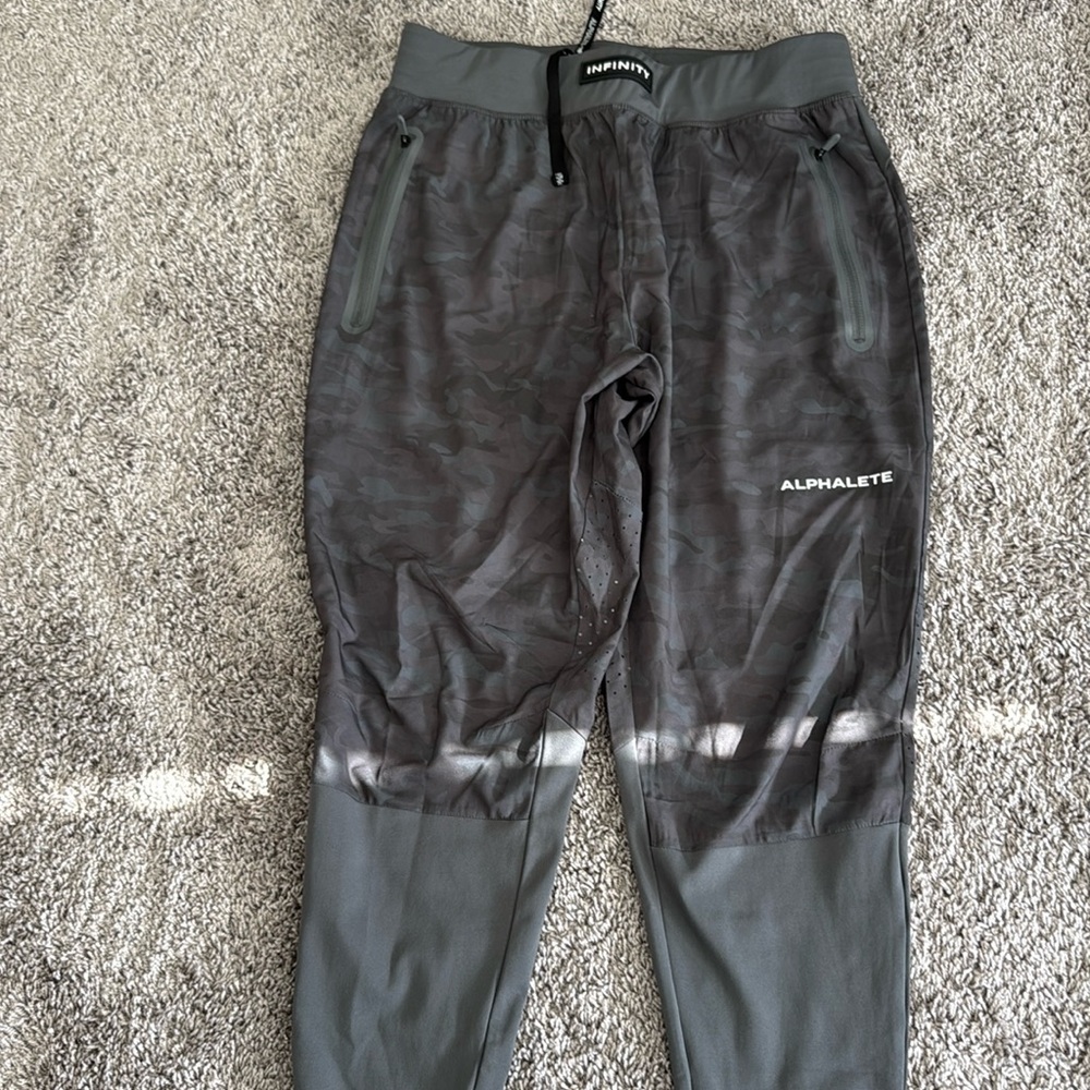Alphalete athletics infinity tech pant mens size L grey green camo cg alphaland